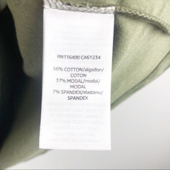 AMAZON ESSENTIALS | Short Sleeve V-Neck Camouflage Tee Women’s Size Medium - Picture 6 of 6